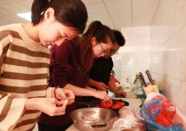杭州一高校设自助共享厨房，食材自备付10元钱可用4小时