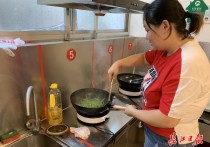 这家医院开办病友自助厨房高峰期可供30多人同做饭，为共享厨房在汉最早的尝试