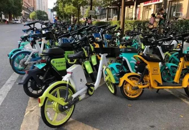 城管全城行动！开出南昌市共享单车违停的首张罚单！