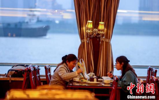 武汉两江游船恢复餐饮航班