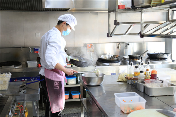 广州“共享厨房”将推行“互联网+明厨亮灶”监管模式